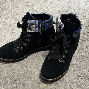 Blondo Raina Waterproof Black Suede Booties Hiking Gorpcore Women's  7.5